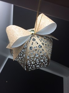 gold-glitter-ornament2
